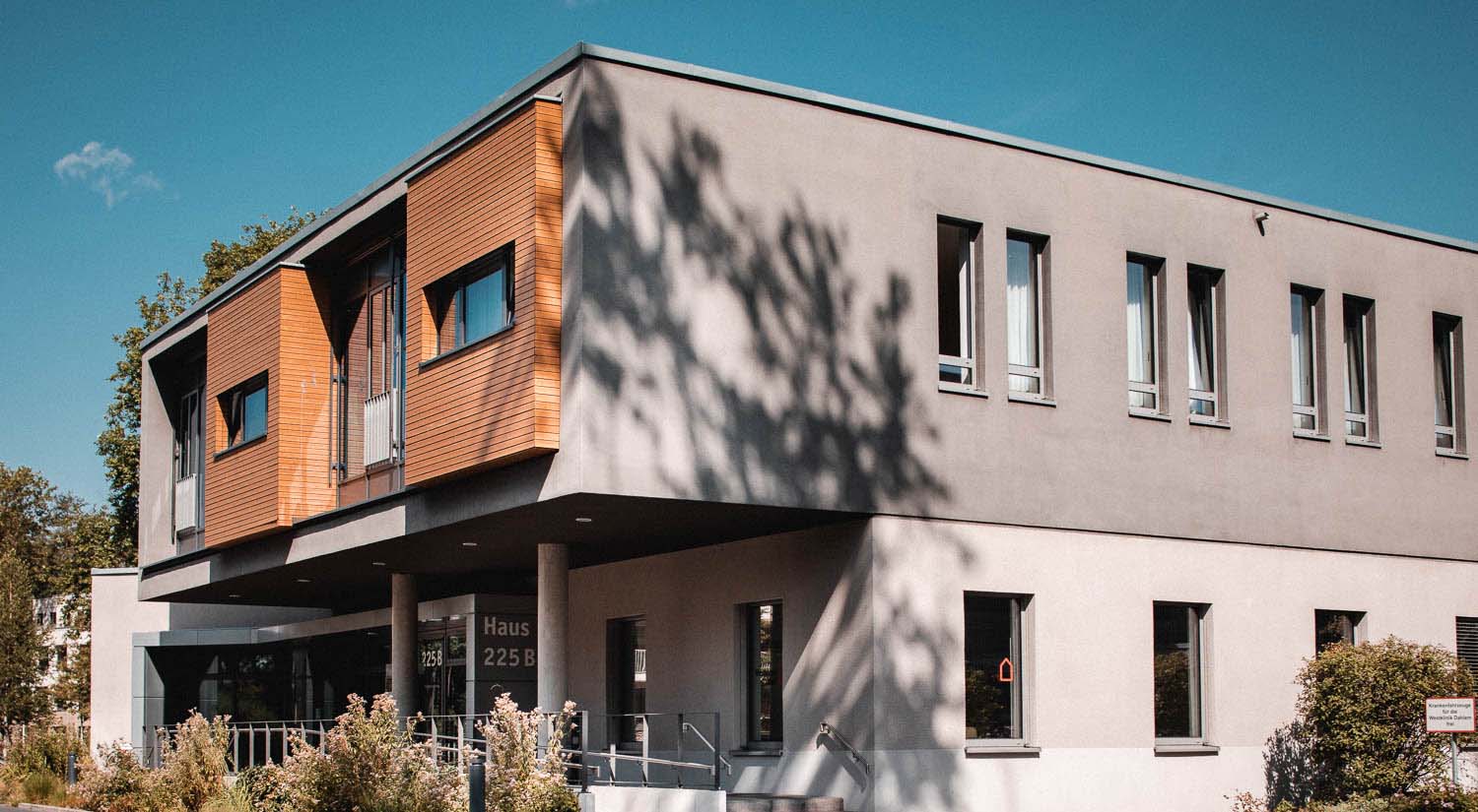 Eingang der Westklinik Dahlem, Haus 225 B